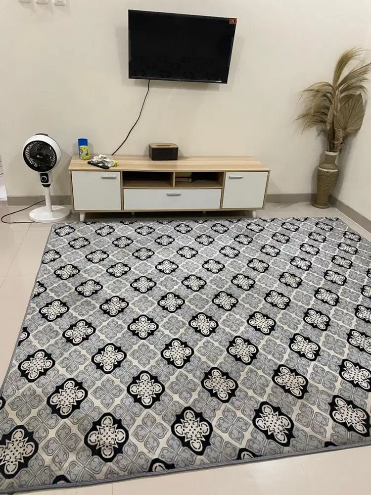 Karpet lantai Tiara