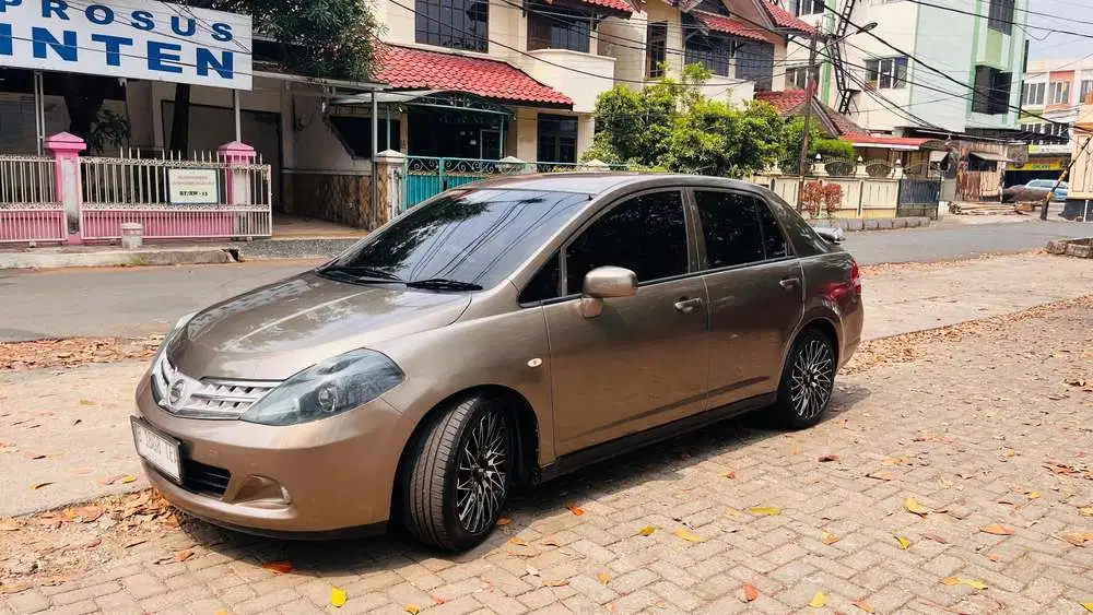 Nissan Latio 2010 Bensin