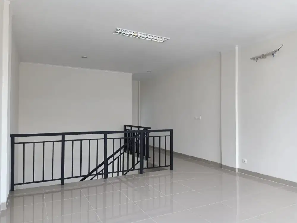 Ruko Magna Commercial, Sumarecon, kawasan ideal bagi berbagai jenis bisnis, dikelilingi perumahan dan area industri Akses mudah dari exit tol km 149