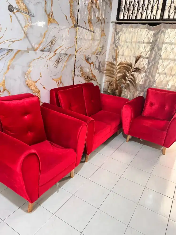 Sofa Informa warna merah