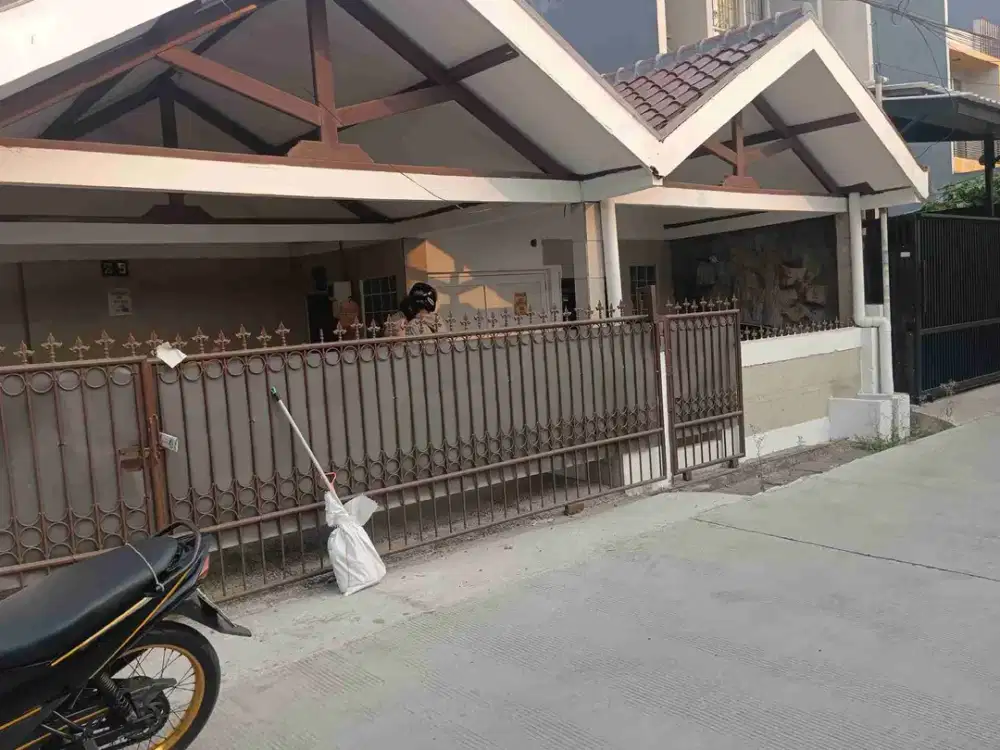 Disewakan rumah lebar 10 type sederhana jalan 2 mobil cluster di kelapa gading jakut