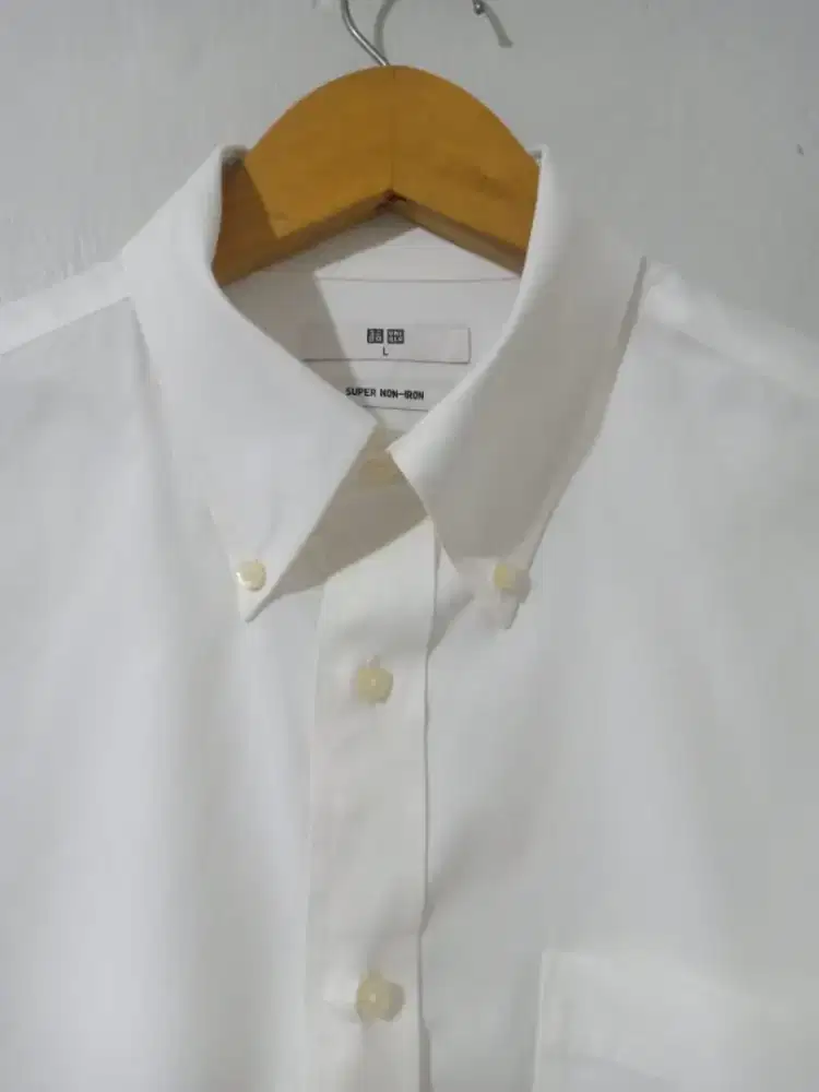 Kemeja Putih Uniqlo Size L Slim