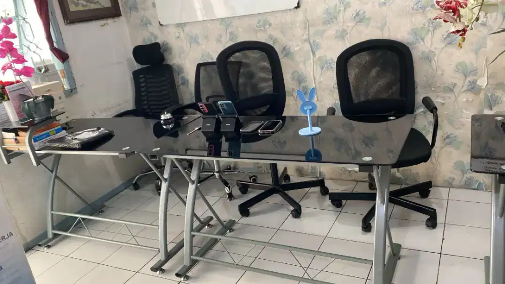 meja kaca informas