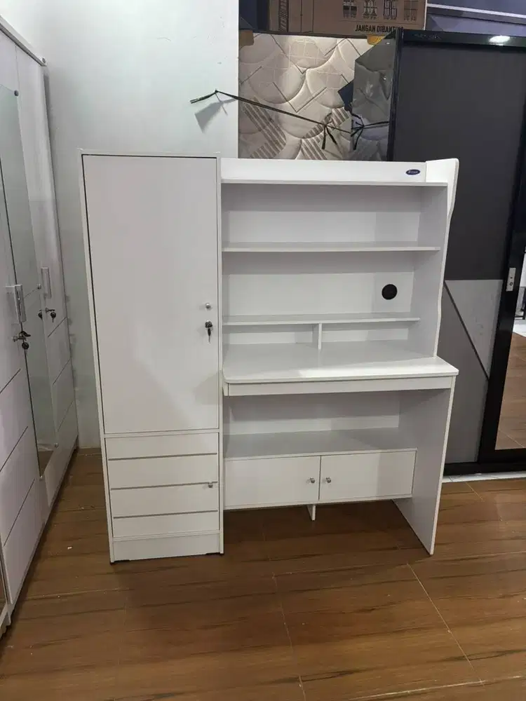 MEJA BELAJAR MINIMALIS