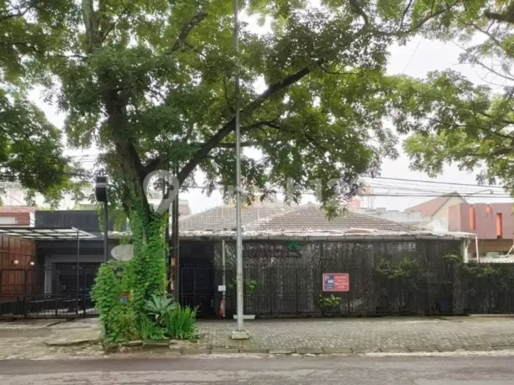 Rumah Lama Pingggir Jalan Utama Lodaya Burangrang Bandung