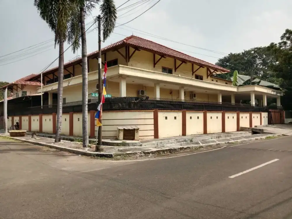 DIJUAL RUMAH MEWAH POSISI HOOK KAYU PUTIH JAKARTA TIMUR