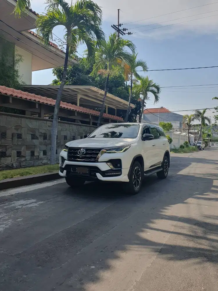Fortuner Km30rb 2021 GR Sport Diesel Matic warna putih plat L