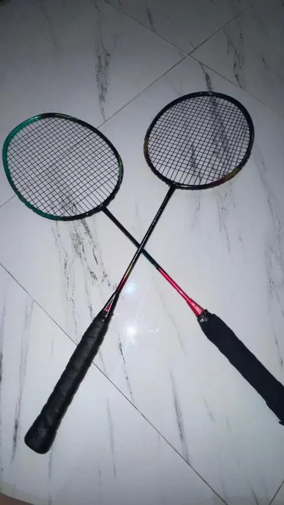 2 raket brand YONEX