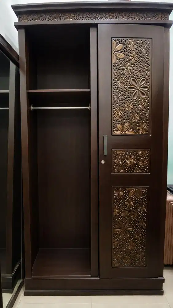 Dijual Lemari Pakaian Jati Asli 2 Pintu