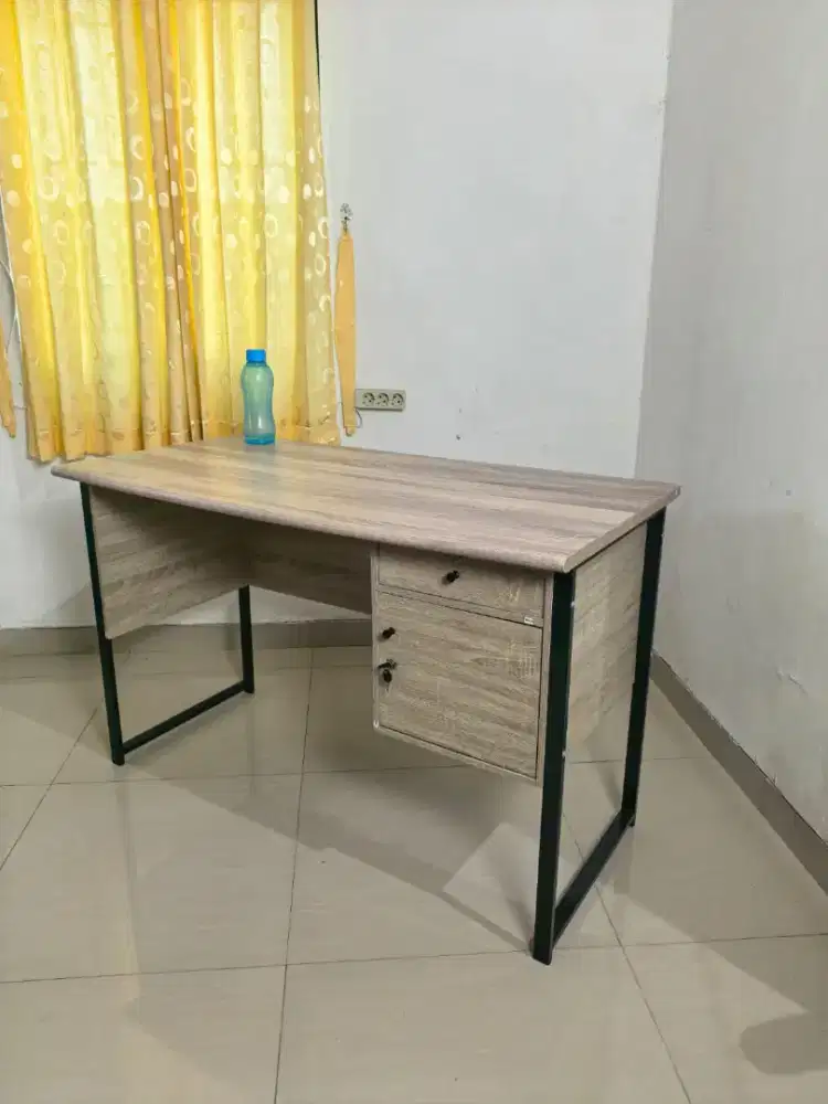 Meja Kantor Olympic MTS Titan (Cream)