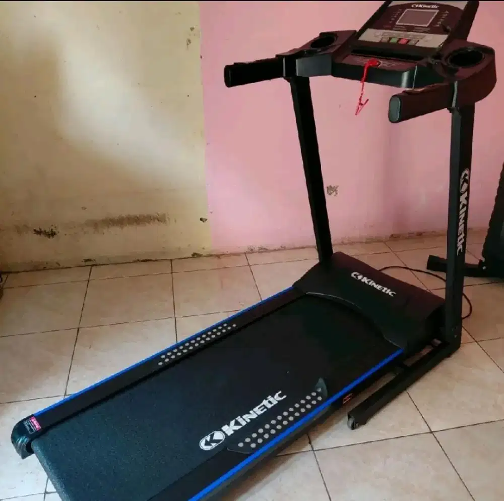 Treadmil elektrik kinetic mulus baru di pakai 2 bulan