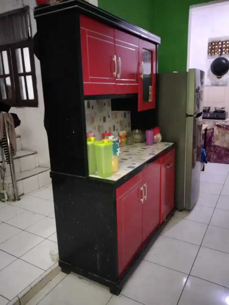 Rak piring kayu atau lemari piring kayu 3 pintu