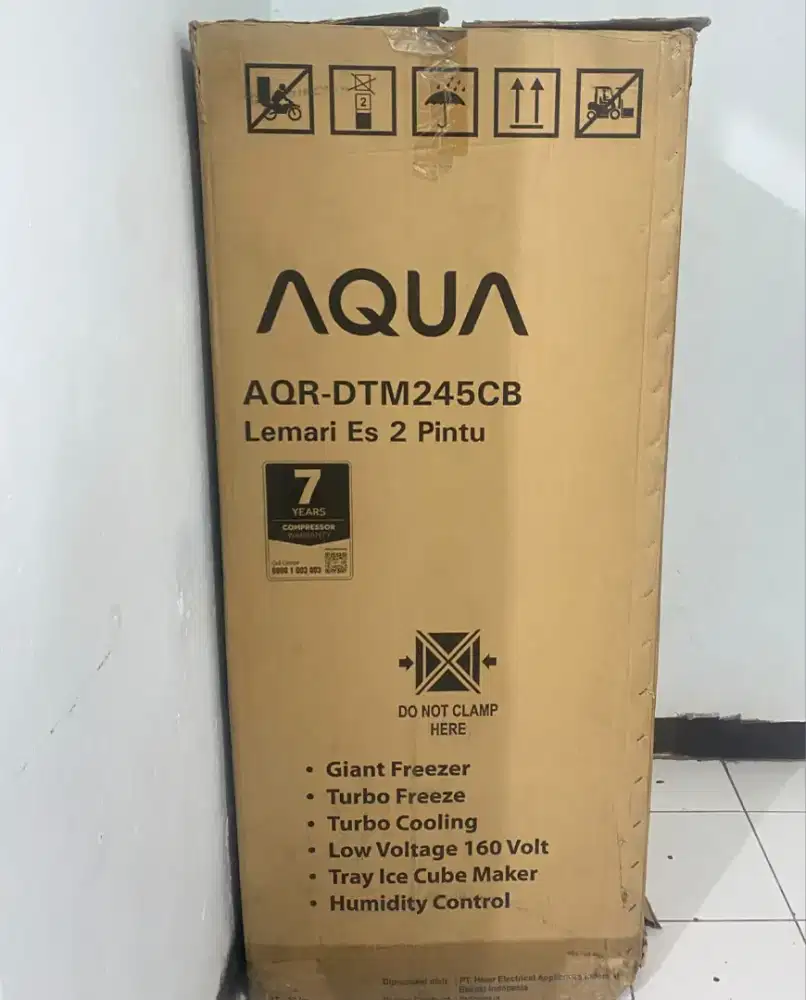 Dijual kulkas dua pintu warna hitam motif
