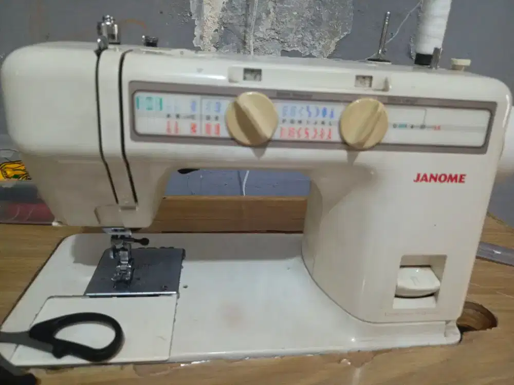 Mesin Jahit Portable Janome
