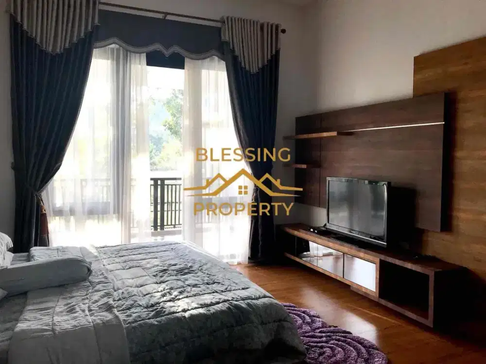 RUMAH MEWAH DISEWAKAN*

Lokasi: Bukit Indah Sukajadi, Batam.
Fully furnished & Siap Huni!

Harga Sewa: *290jt /Tahun*

Spesifikasi:
1. 4 Kamar Tidur
2. 5 Kamar Mandi
3. Kolam Renang
4. Mini Bar

Keunggulan: