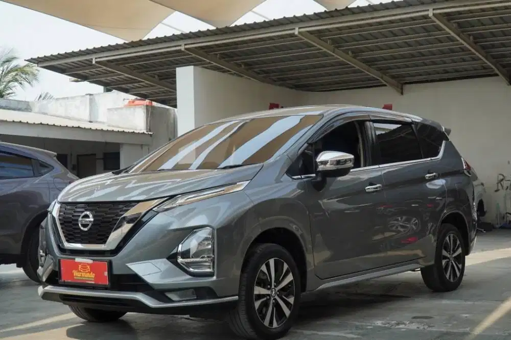 Nissan Livina VL Matic AT tahun 2021 Abu abu silver DP minim