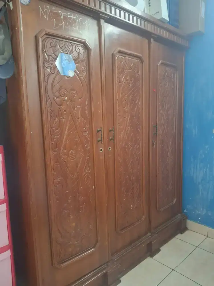 Lemari pakaian jati 3 pintu
