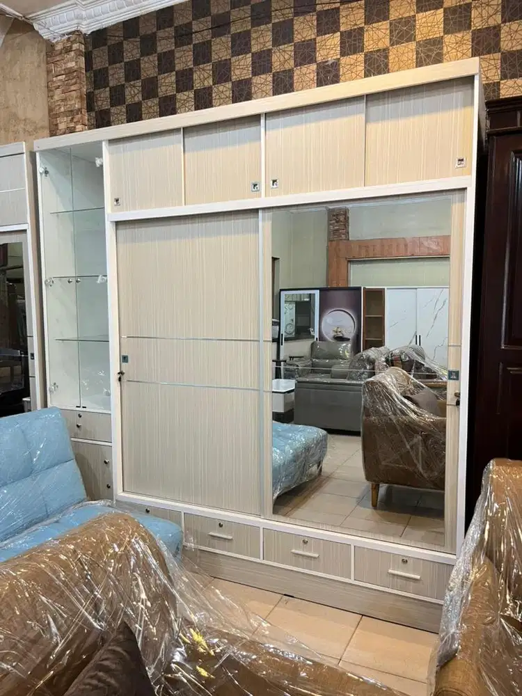 Lemari kayu uk 200x200 warna cream