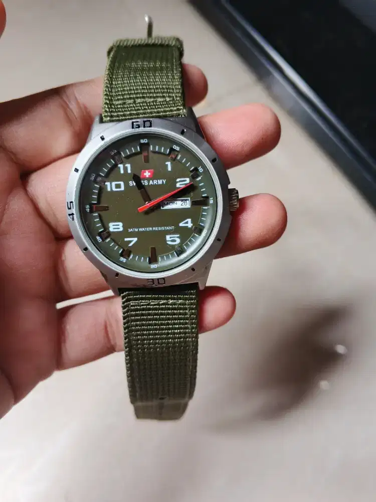 jam swiss army tanggal hari aktif msh baru bgus