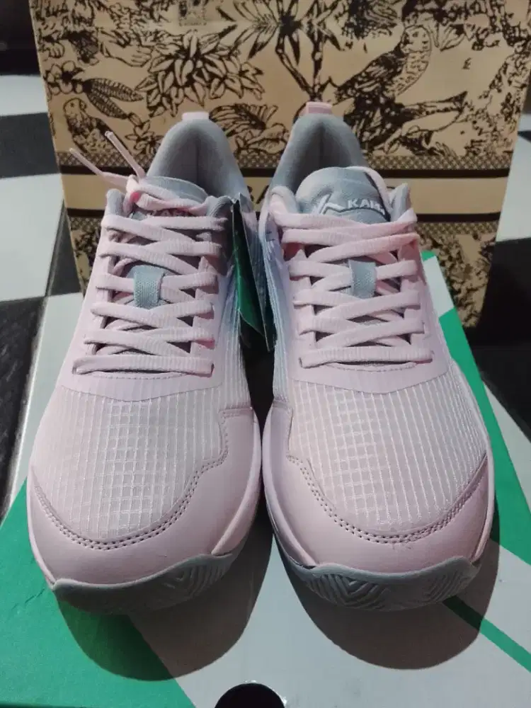 Dijual sepatu volly KARGE wanita