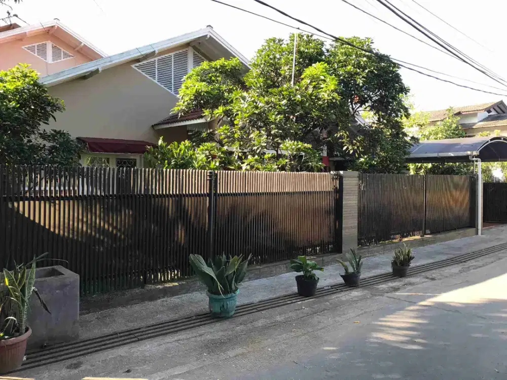 rumah luas di sarijadi bandung akses 2 mobil