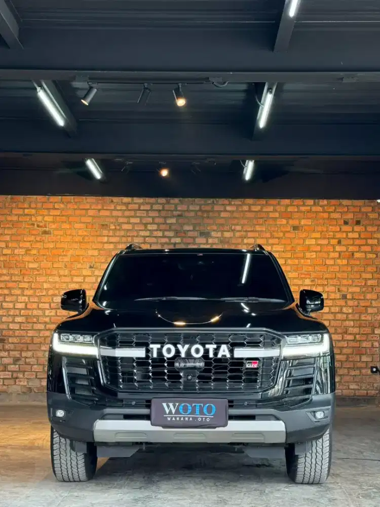 [ KM 10 RB ] TOYOTA Land Cruiser 300 GR Sport 2023