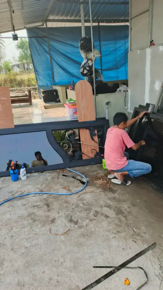 Kaca film hitam riben unt pintu & jendela rumah