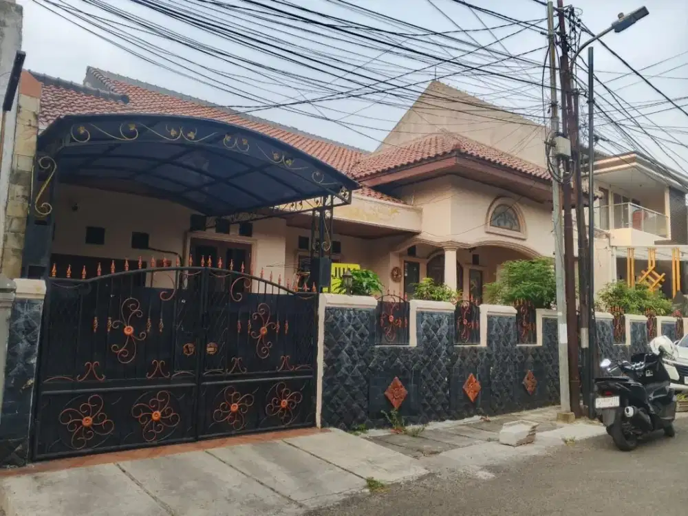 DIJUAL RUMAH 2 LANTAI DENGAN LUAS TANAH BESAR DAN TATA RUANG NYAMAN DI PENGGILINGAN CAKUNG JAKARTA TIMUR