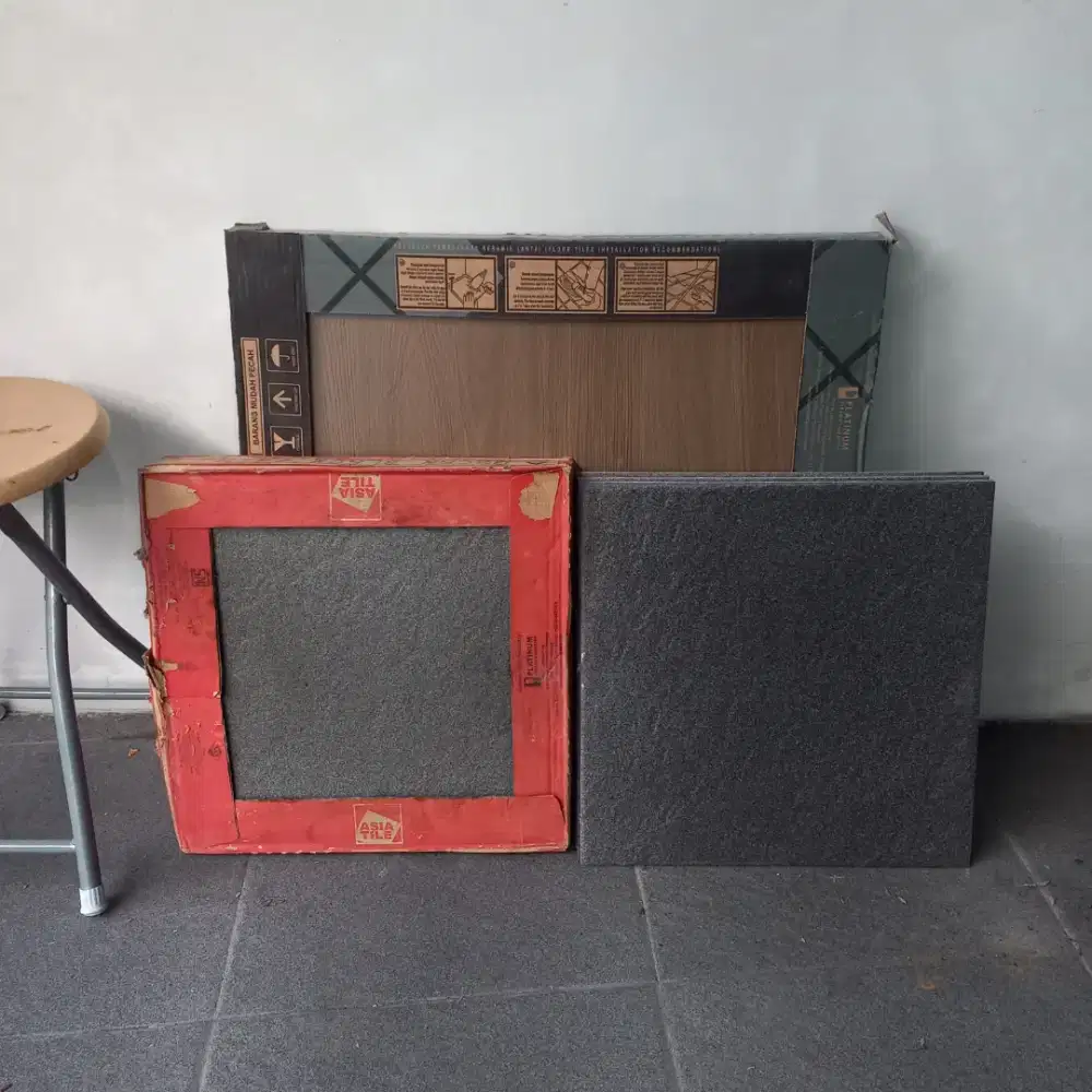 Ubin Keramin Asia Tile 40x40 dan Platinum 60x60 sisa