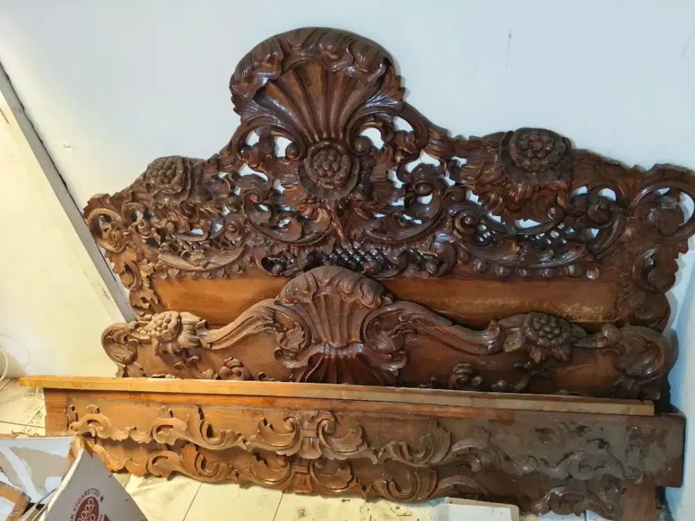 Dipan Kayu Jati Ukir 160x200 – Model Klasik/Jepara