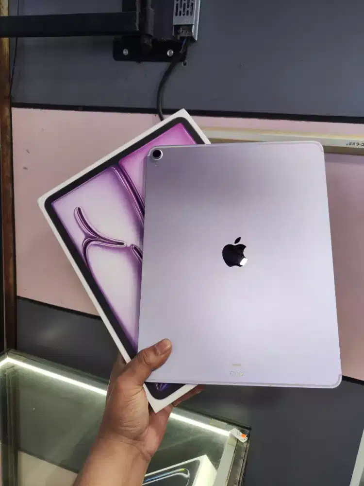 Ipad Air M4 13 inch 128gb Wifi Cell Ibox Garansi on September 2027