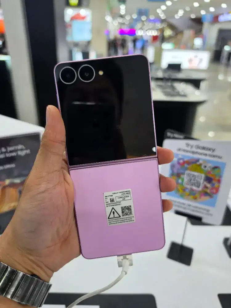 SAMSUNF Z FLIP 8