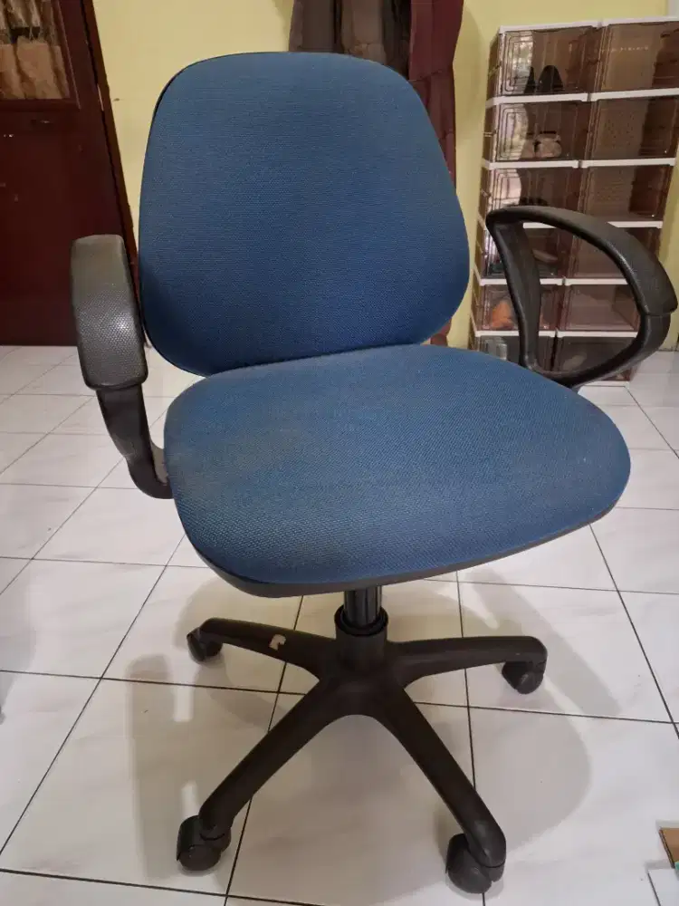 KURSI KANTOR BEKAS – Rp400.000 NEGO