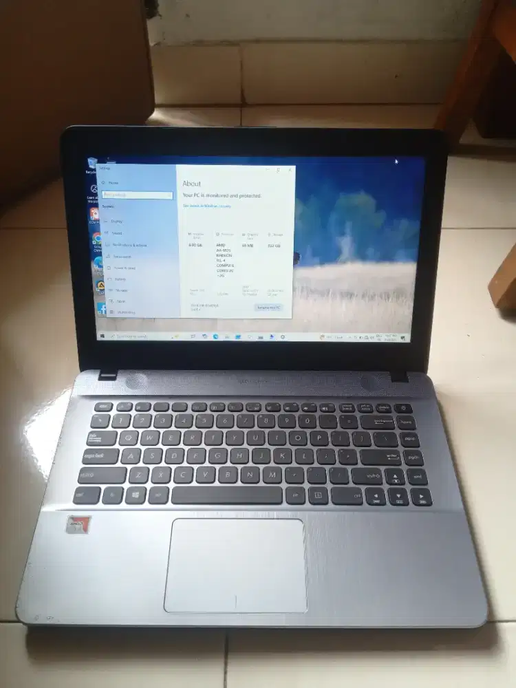 Laptop Asus Amd A4 ram 4gb ddr4 hdd 1000gb siap pake ktek mnus (Nego)
