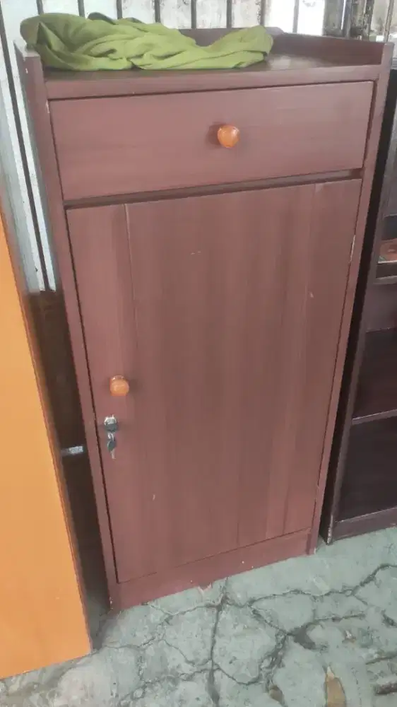 Lemari kecil 1 pintu
