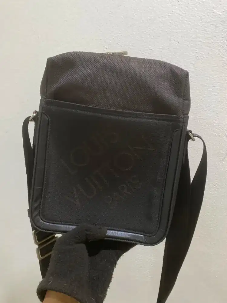 Tas selempang louis vuitton kanvas black good quality