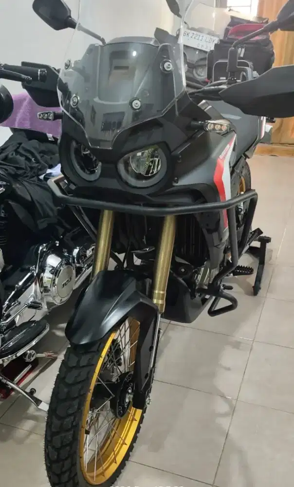 QJ Motor Tourino 250 DX