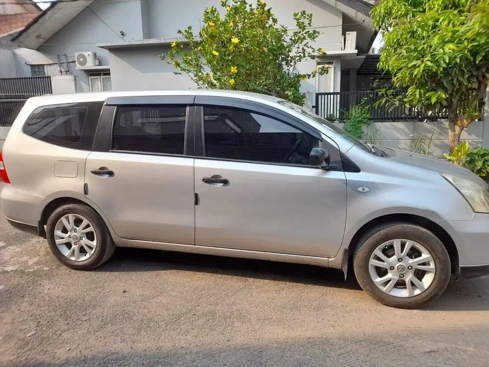 Grand Livina Simpanan Km 70 rb Th 2012