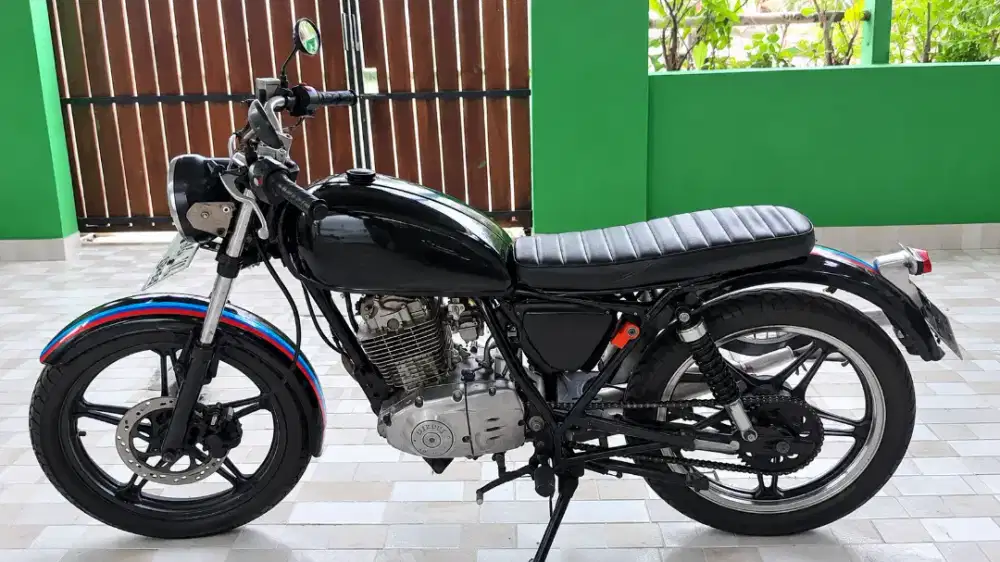 Motor Custom Suzuki T125cc SS LENGKAP