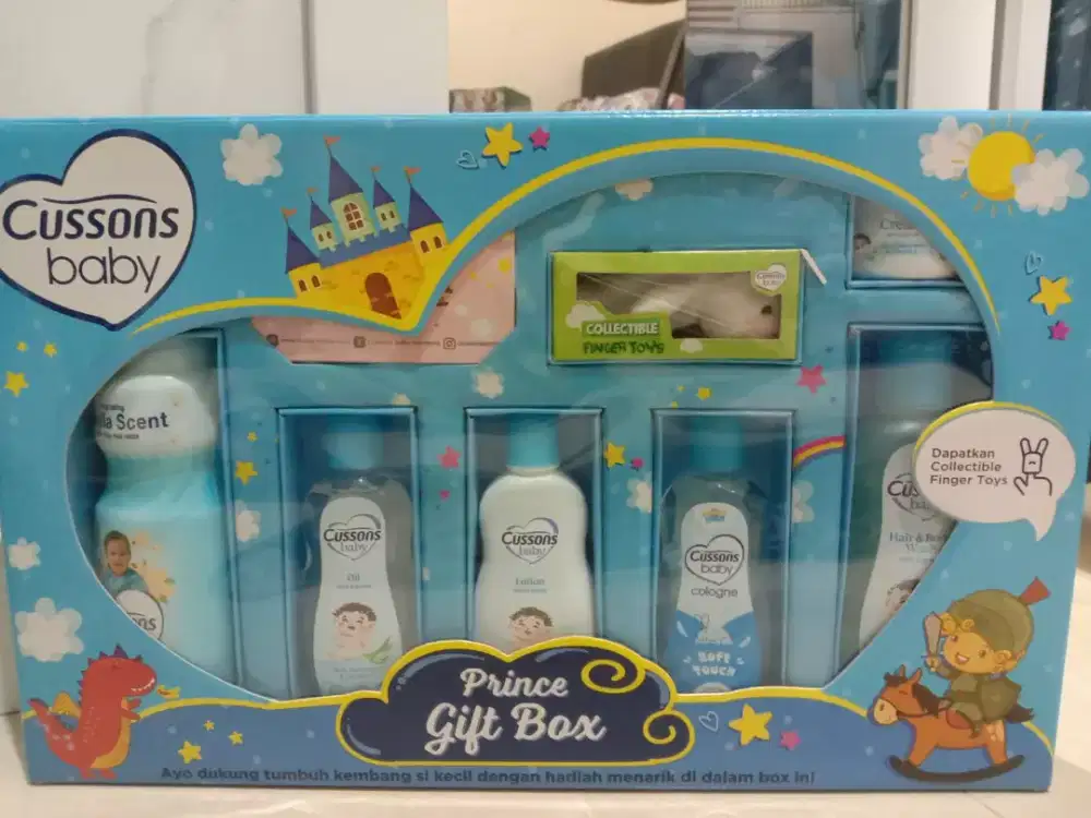 Cussons baby gift box with finger toys - New
