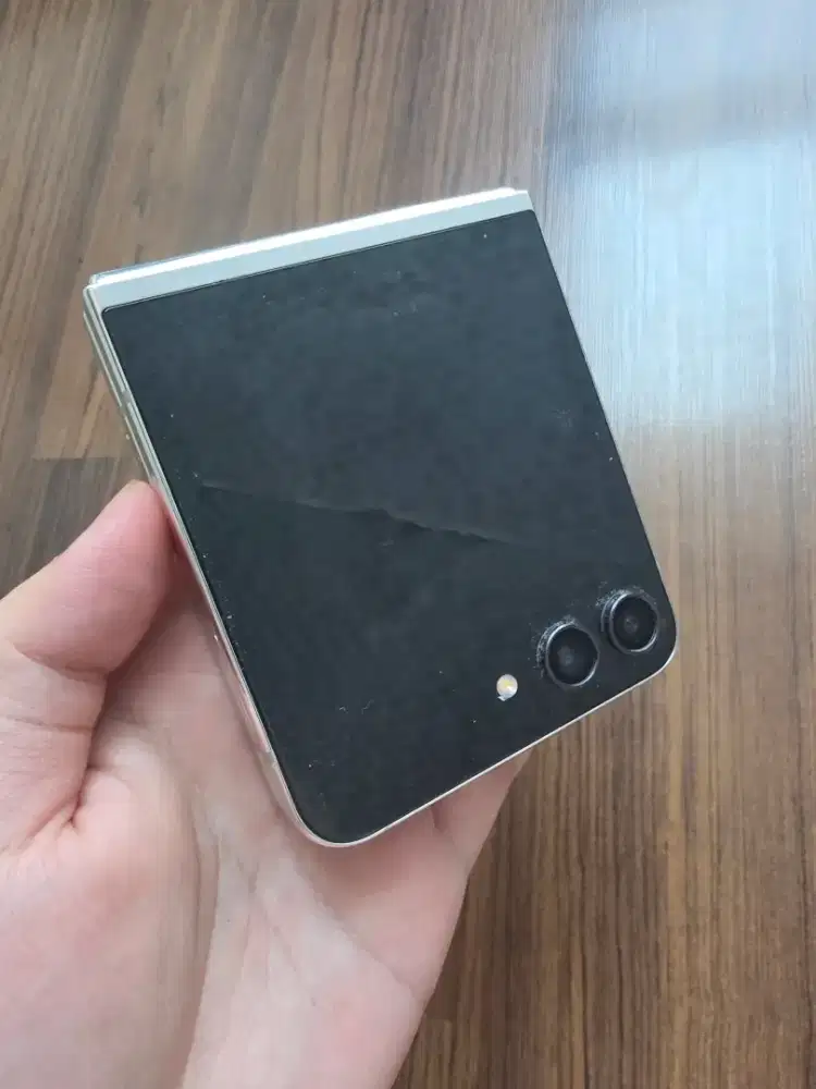 Dijual Samsung Zflip 5 (512gb)  bekas