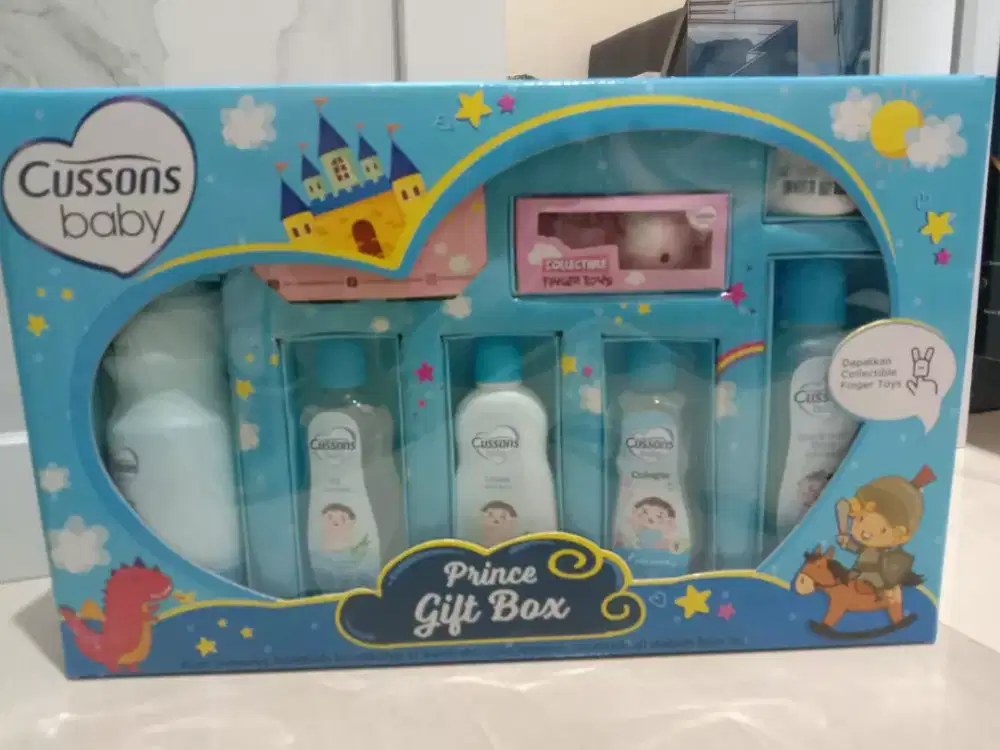Cussons baby gift box with finger toys - New