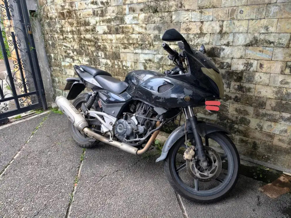 2011 Bajaj Pulsar 220 F / Motor Suzuki Yamaha Honda Kawasaki