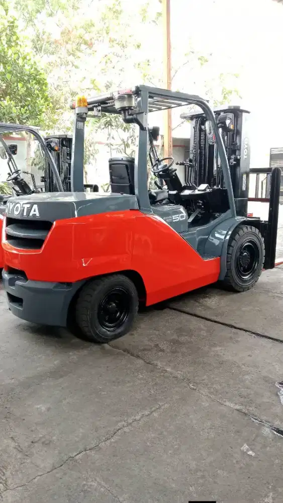 Forklift Toyota 5 Ton,Tiang Threelift,Matic,Sideshif,8FD50N,Tahun 2017