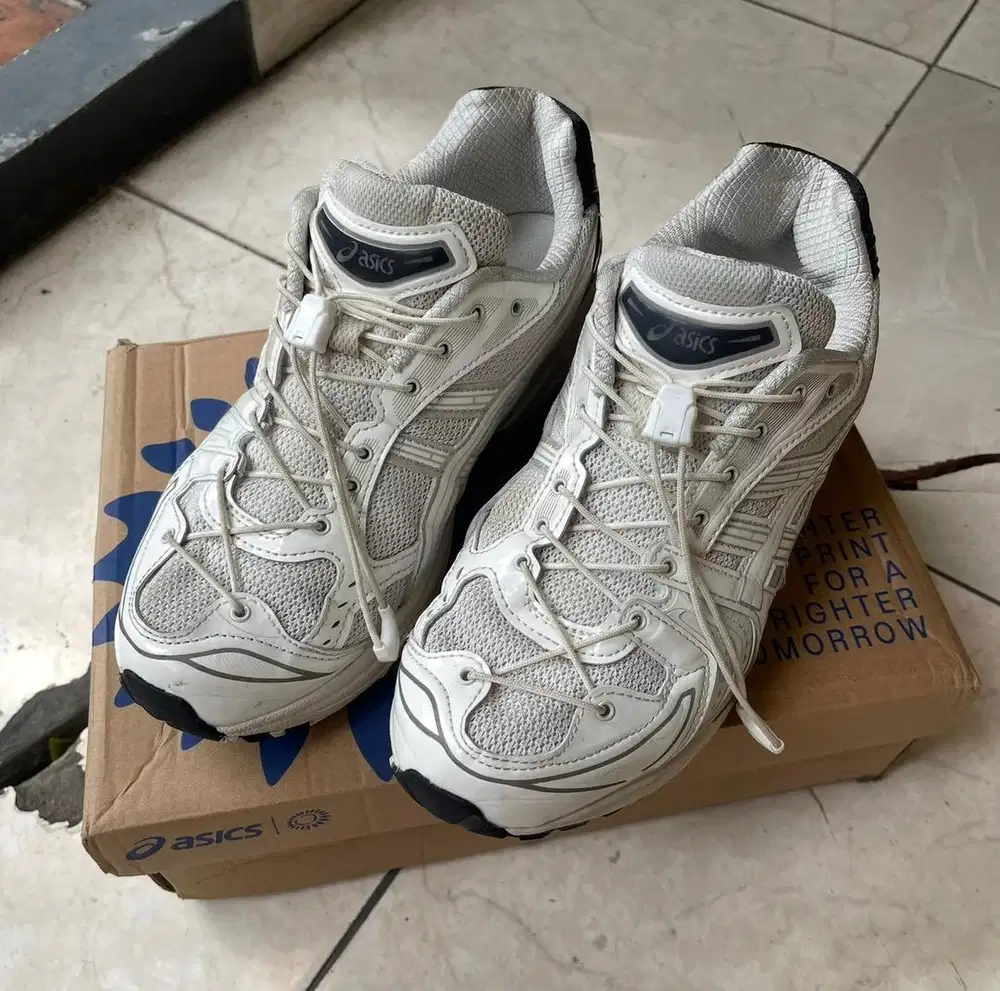 Sepatu sneakers putih asics gel kayano 14 infinite pack white