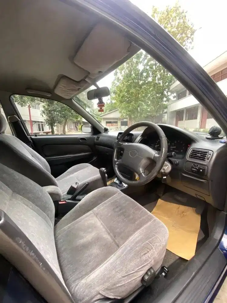 toyota corolla (2000)