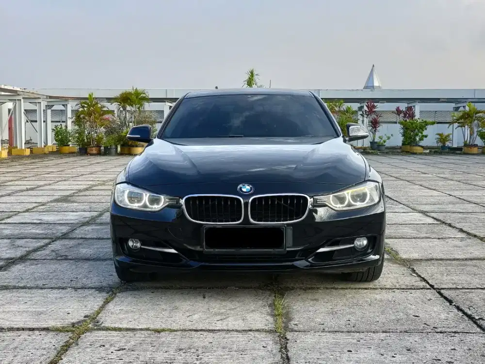 BMW 320i F30 2.0 Sport AT 2014