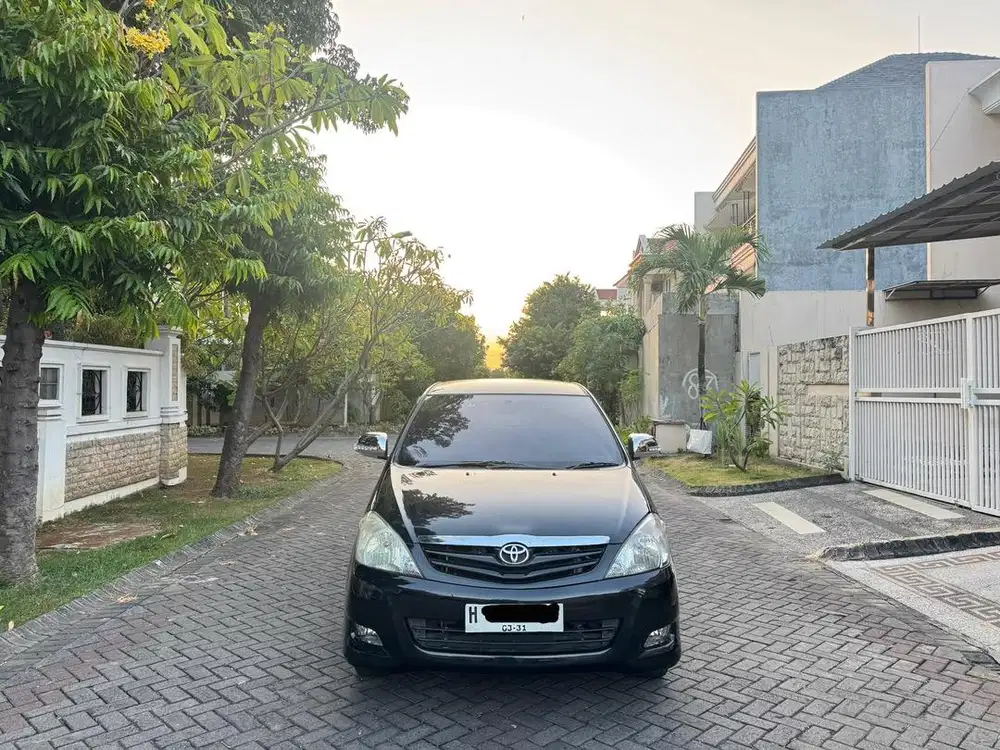 Toyota Innova 2.0 G Bensin Matic 2011 Hitam Facelift Plat H