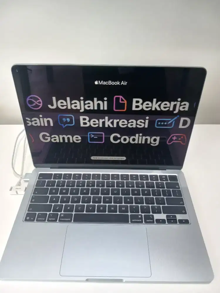 MacBook Air 13,6 inci