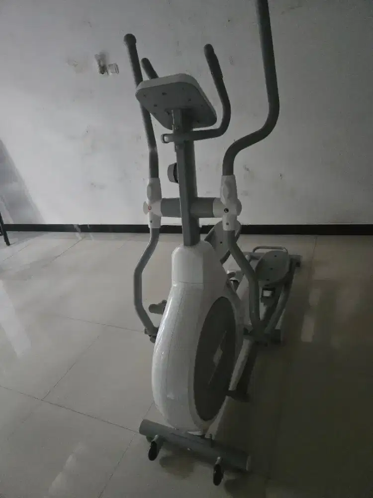 Dijual Elliptical Cross trainer - ireborn